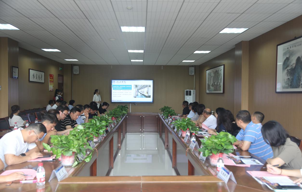 青島工學(xué)院與青島自貿(mào)片區(qū)成功舉辦企業(yè)實(shí)習(xí)就業(yè)供需對(duì)接會(huì)