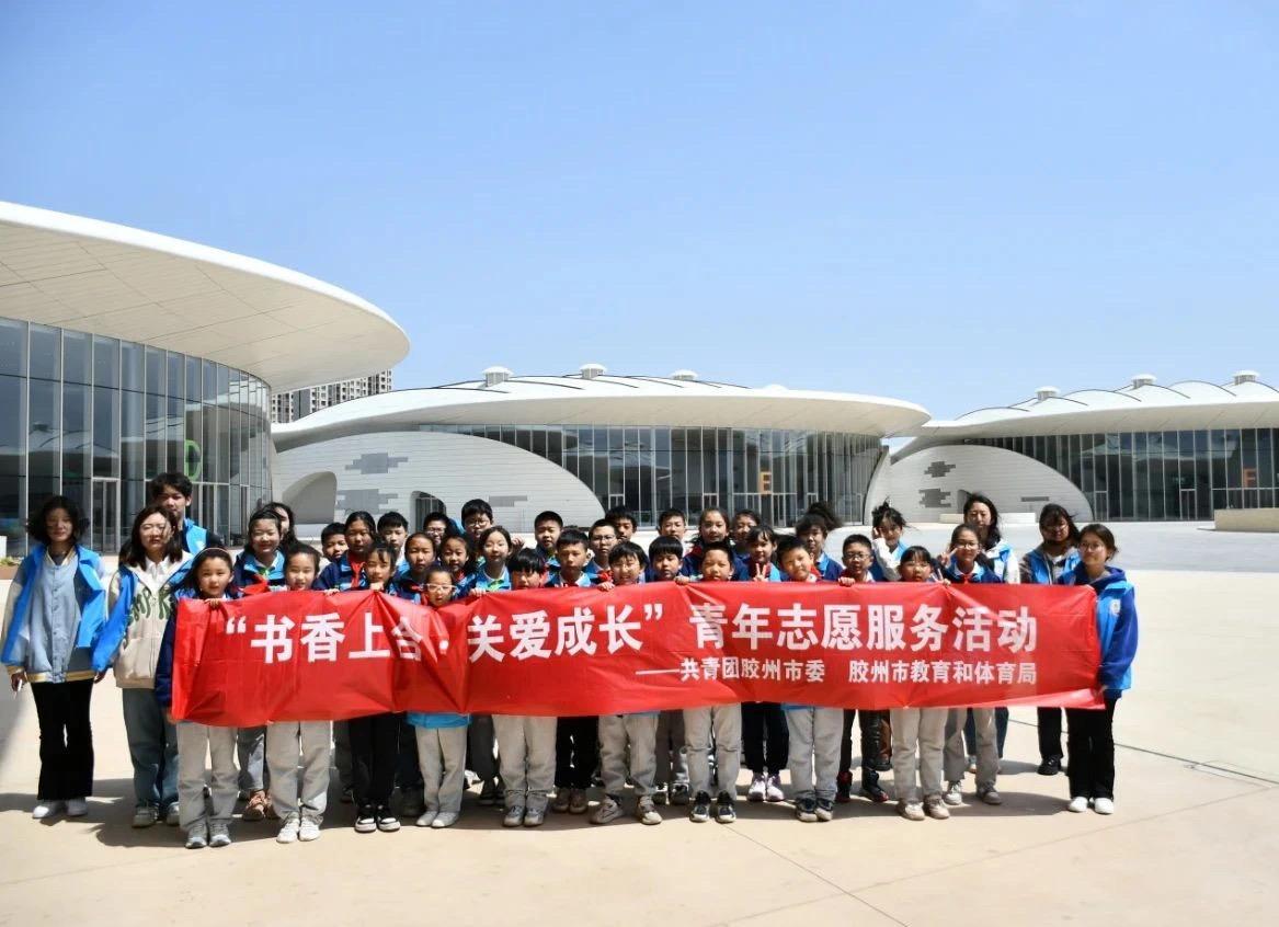 以書為伴，攜心共進——信息工程學(xué)院組織開展世界讀書日圖書分享會志愿服務(wù)活動