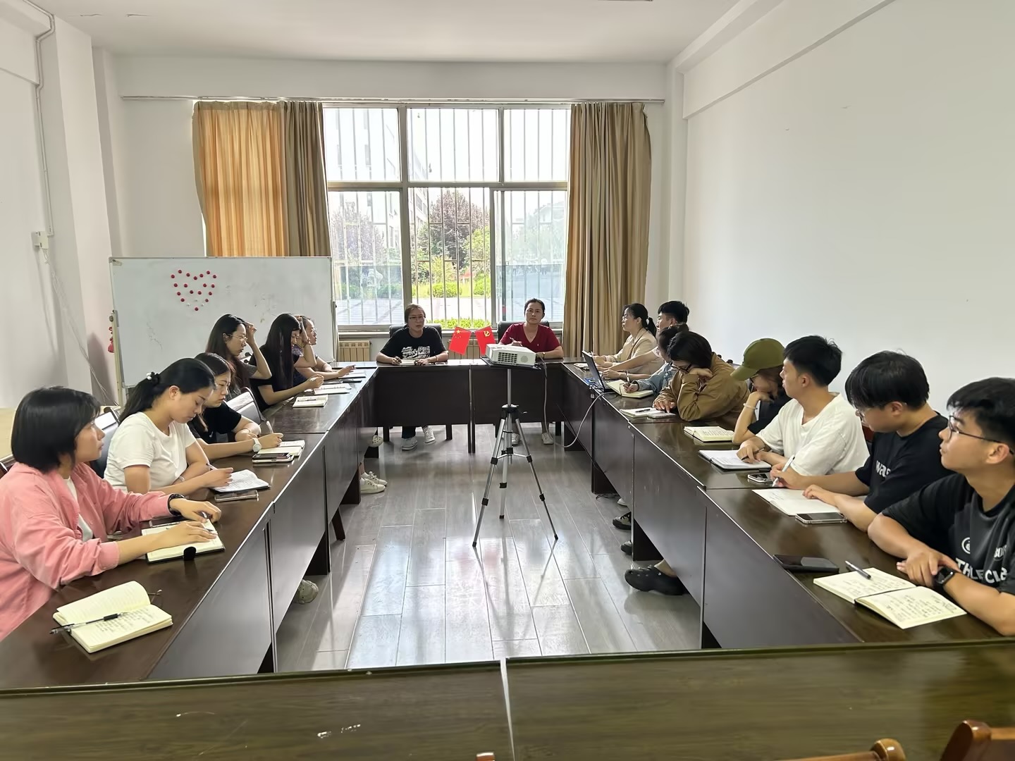 信息工程學(xué)院召開2023年下半年入黨積極分子推優(yōu)、發(fā)展對(duì)象推選專題培訓(xùn)會(huì)議