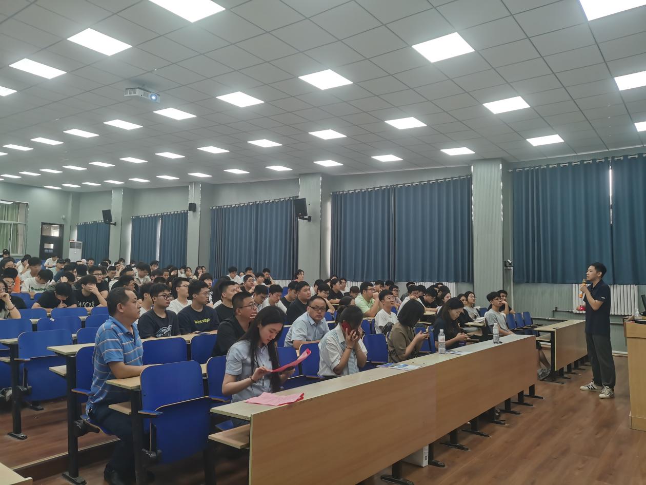 青島工學(xué)院與青島自貿(mào)片區(qū)成功舉辦企業(yè)實(shí)習(xí)就業(yè)供需對(duì)接會(huì)