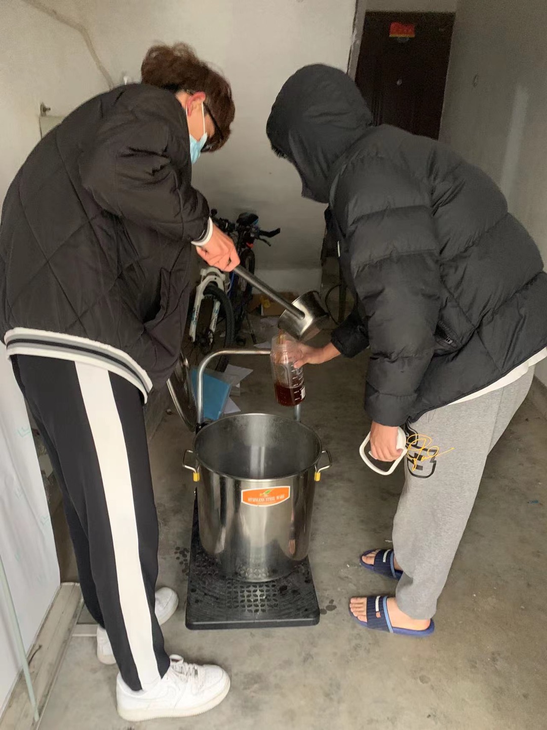 寒潮送溫暖  情暖學生心