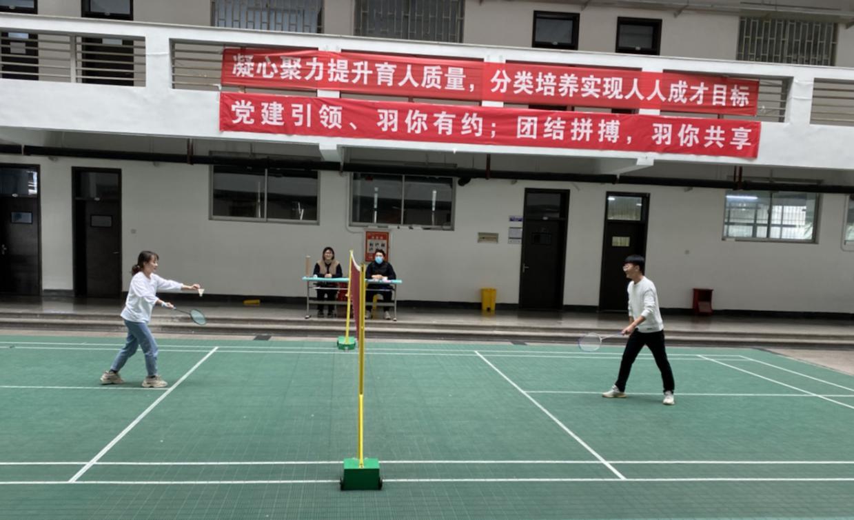 信息工程學(xué)院“羽”快樂同行——師生羽毛球大賽啟動儀式