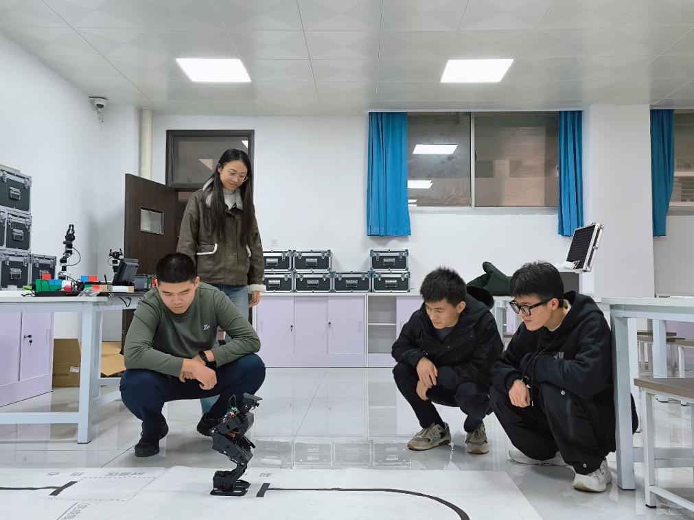 探秘科技——青島工學院人工智能實驗室開放日