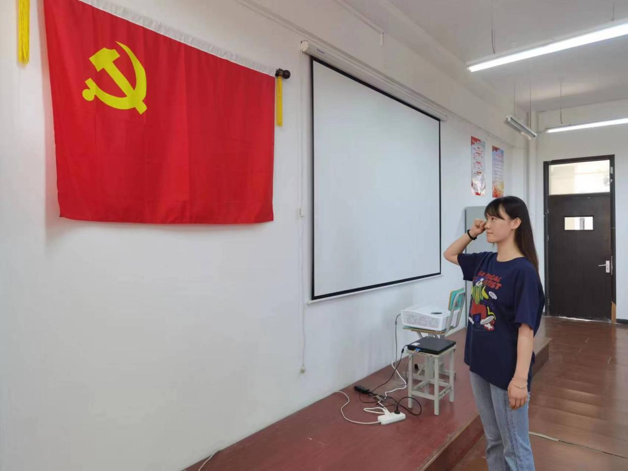 重溫入黨誓詞  傳承紅色基因