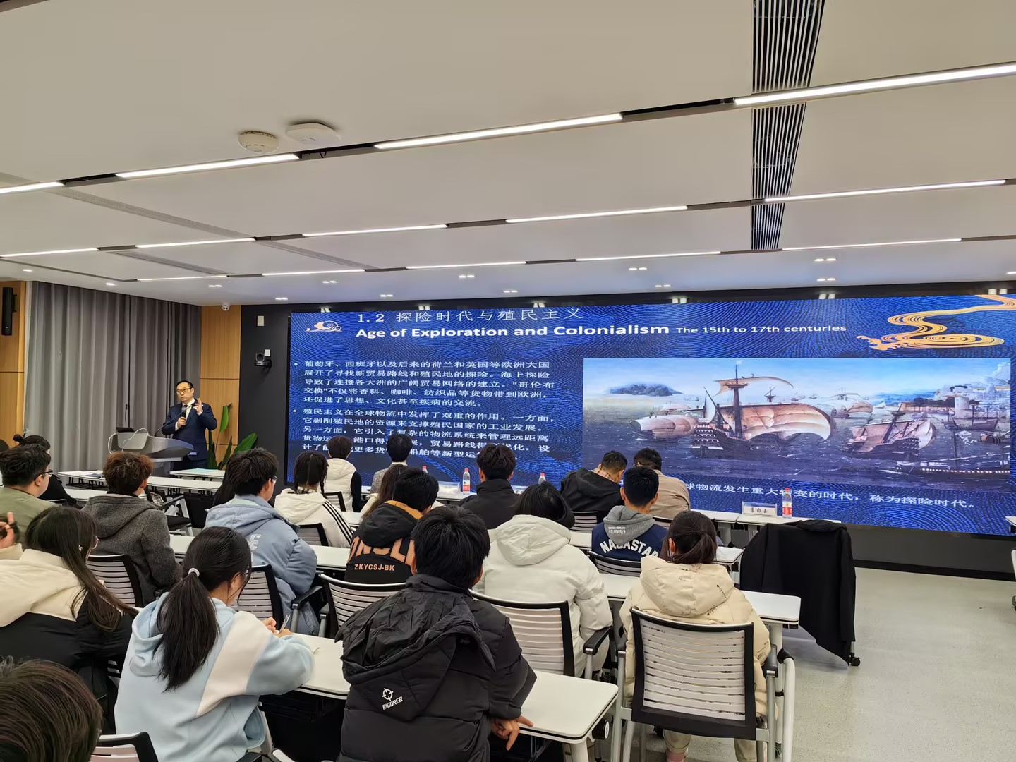 信息工程學(xué)院邀請(qǐng)青島萬(wàn)嘉集運(yùn)物流有限公司總裁吳紹勇來(lái)校交流