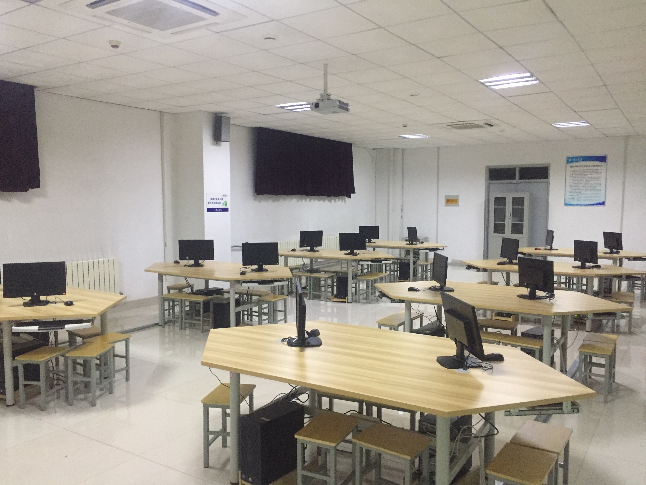 經(jīng)濟(jì)管理學(xué)院