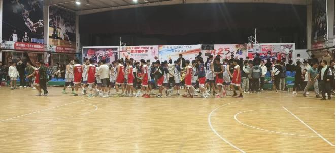 迎“籃”而上，決戰(zhàn)巔峰|信息工程學(xué)院榮獲“新生杯”籃球聯(lián)賽亞軍