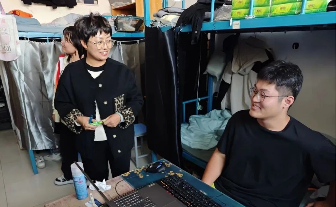 建筑工程學院開展“育人在心，情暖宿舍”活動