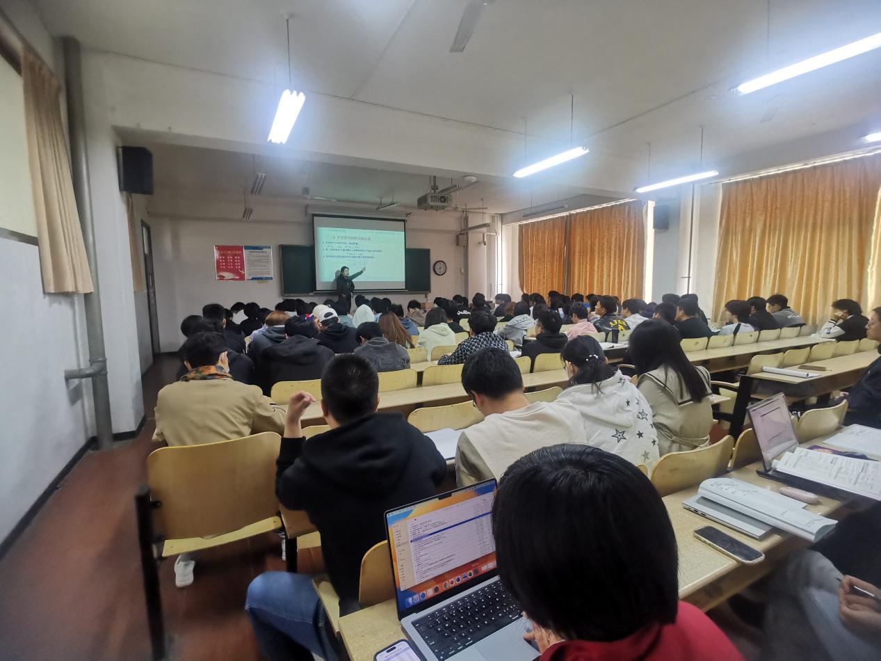 以老帶新傳幫帶 教學(xué)相長(zhǎng)促成長(zhǎng)——信息工程學(xué)院開(kāi)展“老帶新”公開(kāi)課活動(dòng)