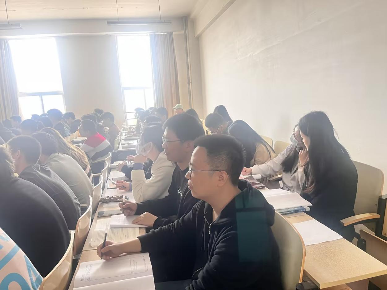 以老帶新傳幫帶 教學(xué)相長(zhǎng)促成長(zhǎng)——信息工程學(xué)院開(kāi)展“老帶新”公開(kāi)課活動(dòng)