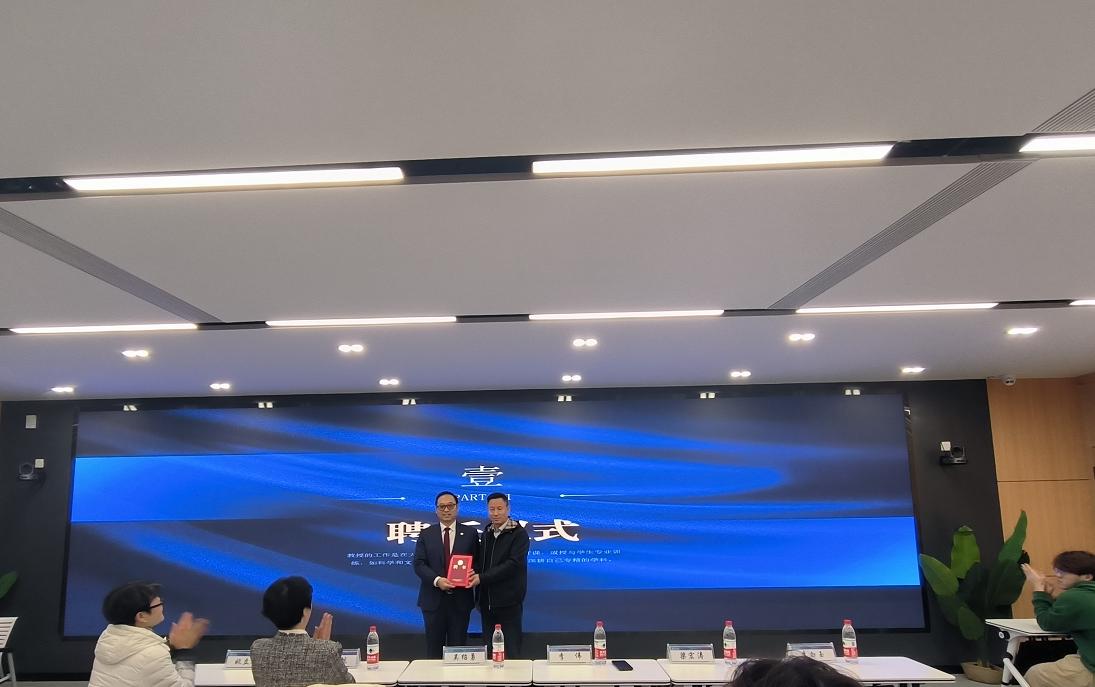 信息工程學(xué)院邀請(qǐng)青島萬(wàn)嘉集運(yùn)物流有限公司總裁吳紹勇來(lái)校交流