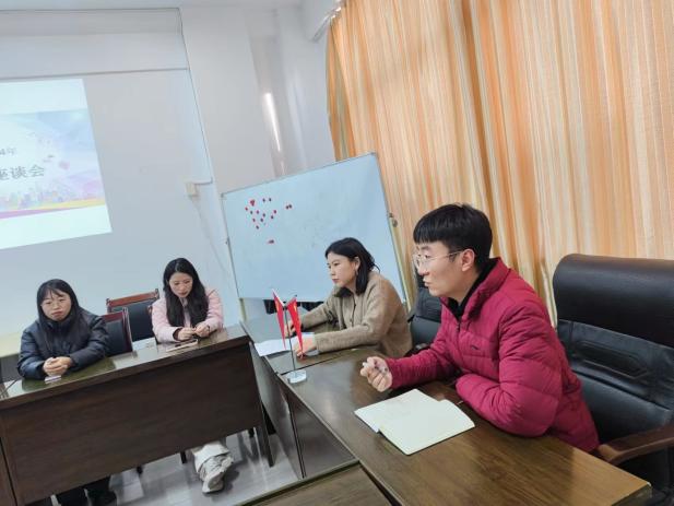 向陽(yáng)花心理工作站開(kāi)展2023-2024學(xué)年——第一學(xué)期班級(jí)心理委員座談會(huì)