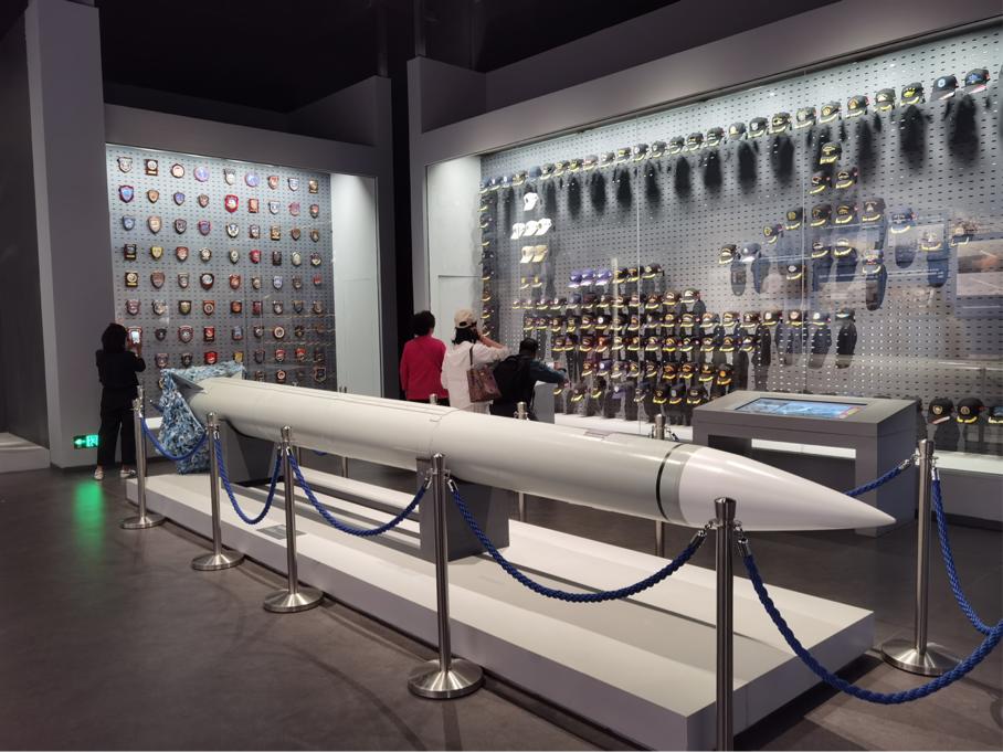 遇“艦”深藍(lán) 向海圖強(qiáng)——信息工程學(xué)院學(xué)生第一、第二黨支部參觀海軍博物館