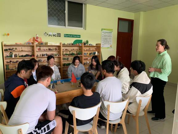 讓心靈沐浴陽光——向陽花心理工作室團體沙盤游戲活動順利進行