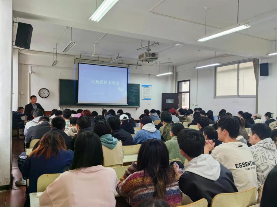 提升職業(yè)素養(yǎng) 爭(zhēng)做優(yōu)秀數(shù)據(jù)人才——信息工程學(xué)院開(kāi)展“千企百業(yè)進(jìn)校園 促立促?gòu)?qiáng)促就業(yè)”系列活動(dòng)