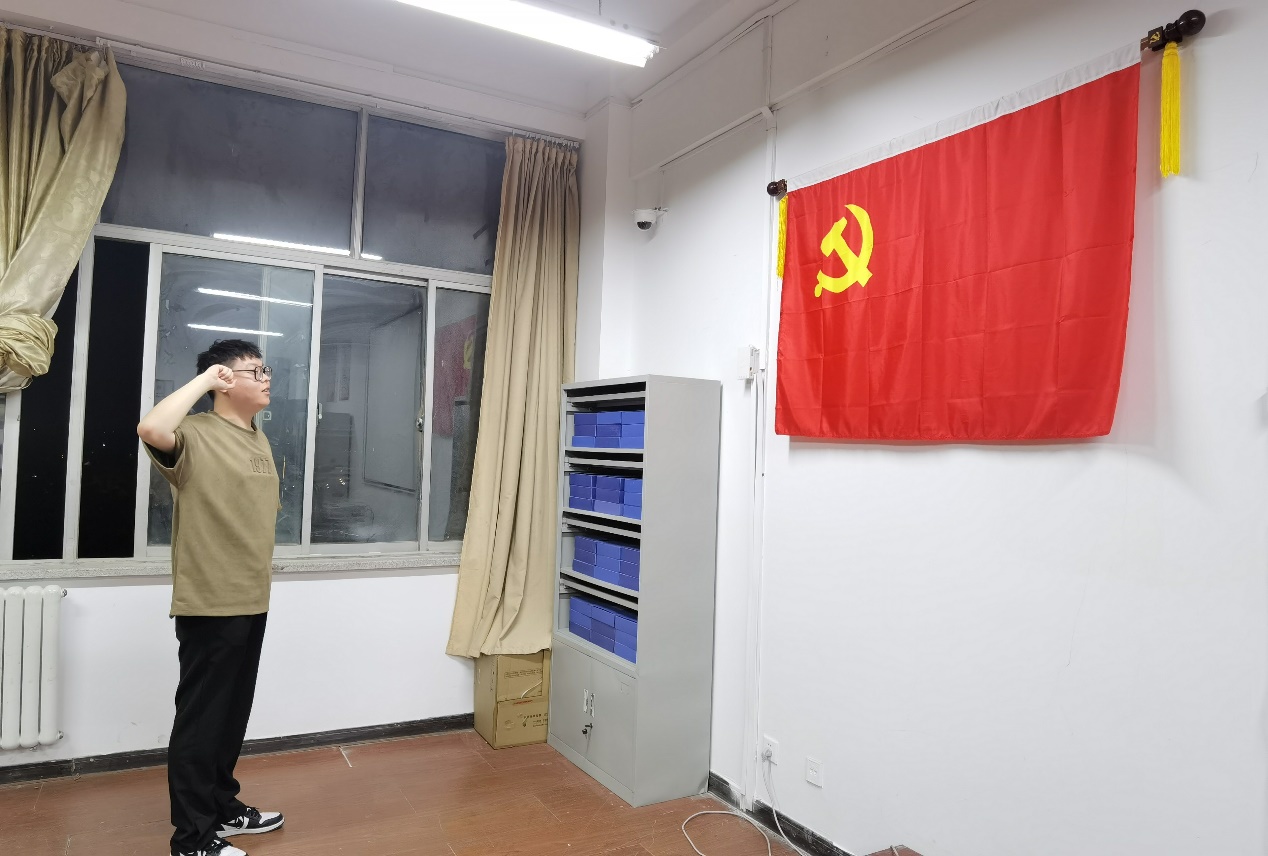 重溫入黨誓詞  傳承紅色基因