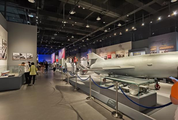 遇“艦”深藍(lán) 向海圖強(qiáng)——信息工程學(xué)院學(xué)生第一、第二黨支部參觀海軍博物館