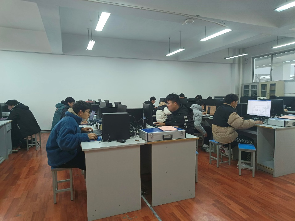 凜冽寒冬 點(diǎn)燃激情 ——信息工程學(xué)院舉辦“藍(lán)橋杯EDA模塊”校內(nèi)選拔賽