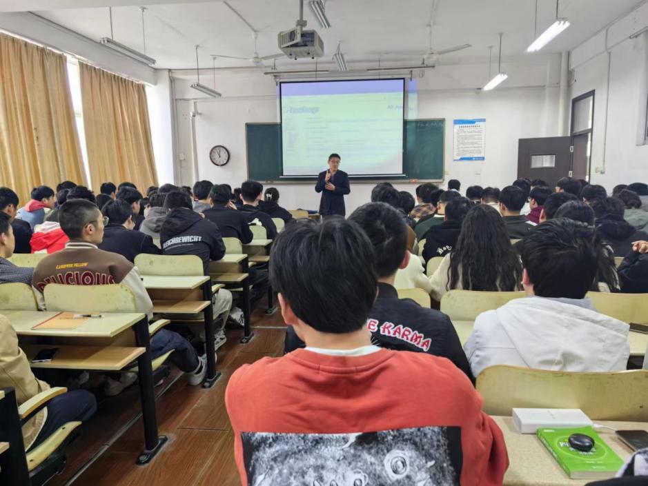 提升職業(yè)素養(yǎng) 爭(zhēng)做優(yōu)秀數(shù)據(jù)人才——信息工程學(xué)院開(kāi)展“千企百業(yè)進(jìn)校園 促立促?gòu)?qiáng)促就業(yè)”系列活動(dòng)