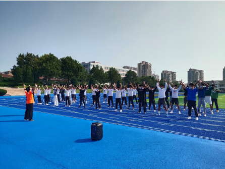 把握時代脈搏，傳承武術精神 ——社體專業(yè)新生三鋪龍拳第一課