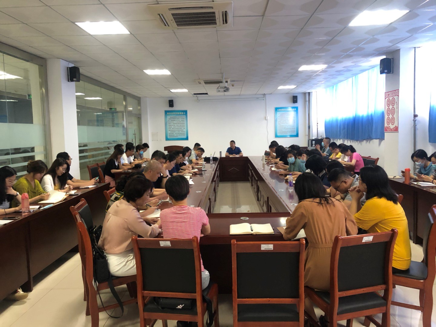 經(jīng)濟(jì)管理學(xué)院召開返校前疫情防控工作部署會(huì)