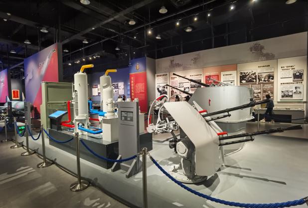 遇“艦”深藍(lán) 向海圖強(qiáng)——信息工程學(xué)院學(xué)生第一、第二黨支部參觀海軍博物館