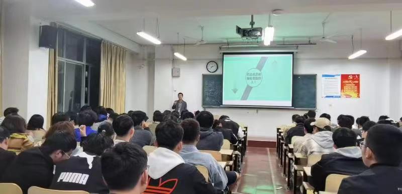 百企千業(yè)進(jìn)校園 促立促強(qiáng)促就業(yè)——信息工程學(xué)院開展就業(yè)推進(jìn)會系列活動