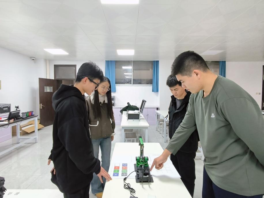 探秘科技——青島工學院人工智能實驗室開放日