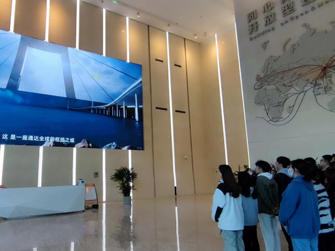 信息工程學(xué)院組織學(xué)生黨支部成員參觀膠州市規(guī)劃展覽館