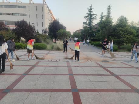 信息工程學(xué)院開(kāi)展“衛(wèi)生大清掃、黨員我先行”主題黨日活動(dòng)