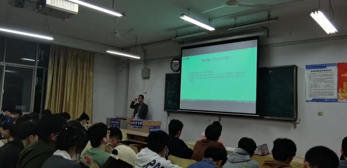 百企千業(yè)進(jìn)校園 促立促強(qiáng)促就業(yè)——信息工程學(xué)院開展就業(yè)推進(jìn)會系列活動