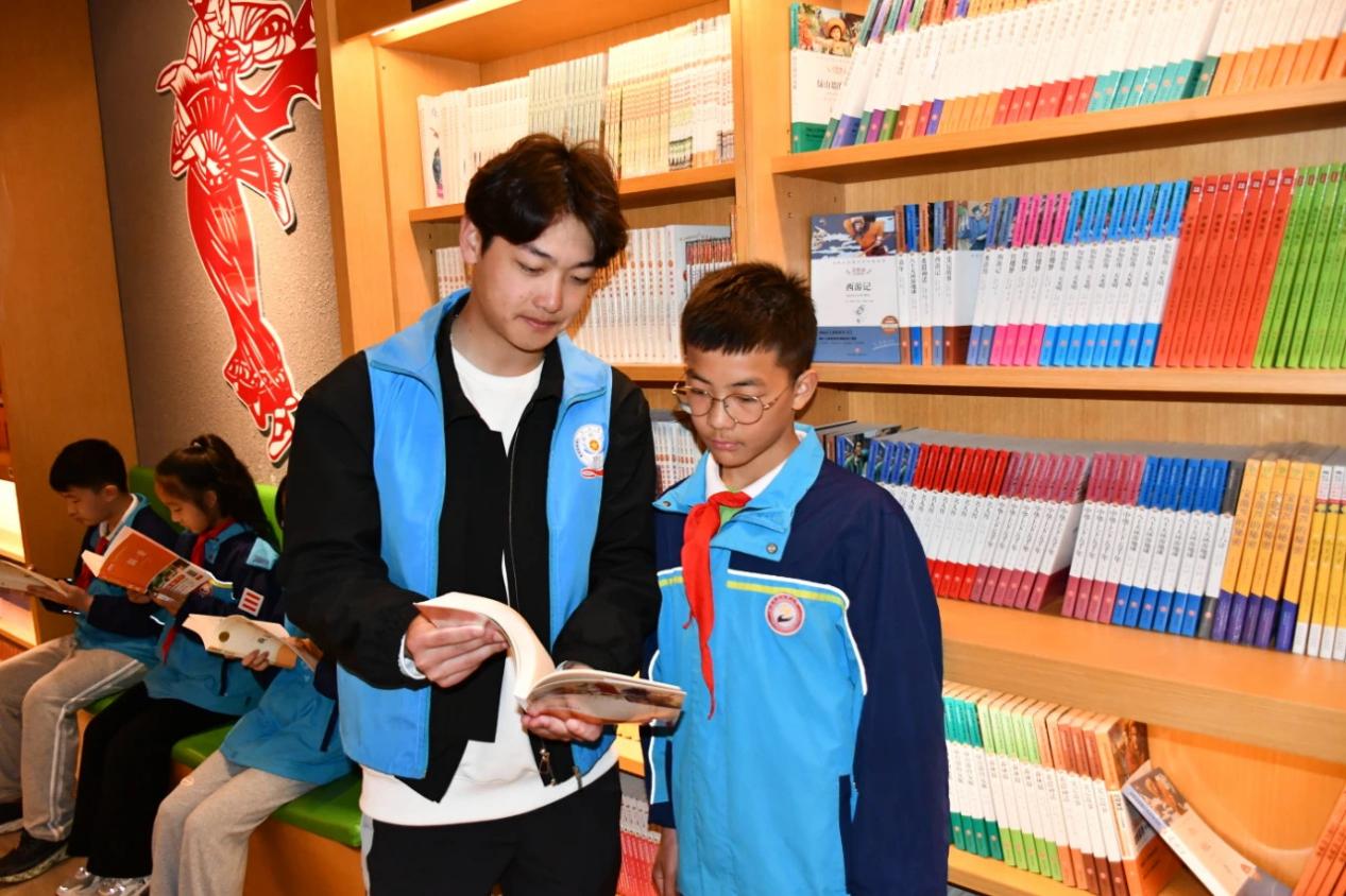 以書為伴，攜心共進——信息工程學(xué)院組織開展世界讀書日圖書分享會志愿服務(wù)活動